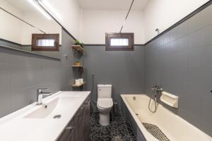 A bathroom at Arados family Residence