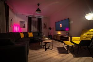 A seating area at Arados family Residence
