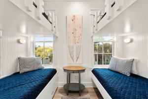 Istumisnurk majutusasutuses Katmanblu - Over 45 Five Star Reviews! Custom-Built! Easy Beach & Pool Access!