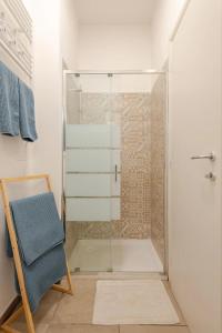 a shower with a glass door in a bathroom at Dimora del Sole 2 - Intero Appartamento in LʼAquila