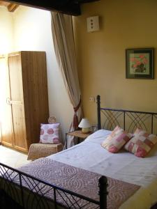 En eller flere senger på et rom på Casa Marchi