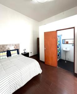 A bed or beds in a room at Casa Borgono Miraflores
