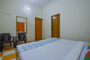 Katil atau katil-katil dalam bilik di OYO Kuber Guest house