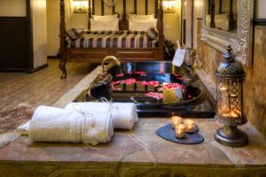 Un pat sau paturi într-o cameră la Aquila Nova Resort