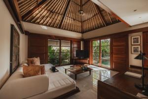 Posezení v ubytování Jimbaran Puri, A Belmond Hotel, Bali + 37 fotografií