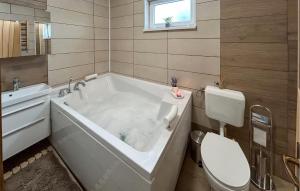 Afbeelding uit fotogalerij van Amazing Home In Velika Pisanica in Velika Pisanica +10 foto's