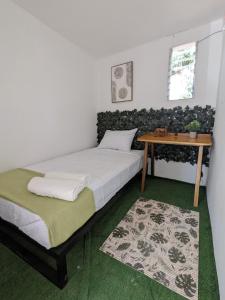 Cama o camas de una habitación en Surf Camp Playa Negra