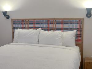 Una cama o camas en una habitación de Explorer Rest & Recreation