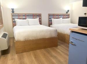 Una cama o camas en una habitación de Explorer Rest & Recreation
