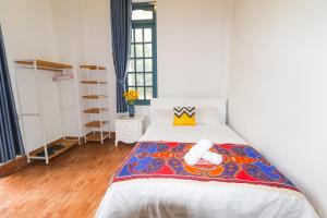 Postel nebo postele na pokoji v ubytování Akama Boutique Đà Lạt