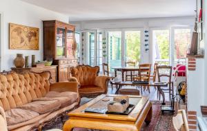 Khu vực ghế ngồi tại Lovely Home In La Bernerie-En-Retz