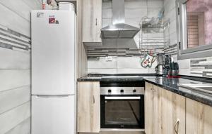 Nhà bếp/bếp nhỏ tại Cozy Apartment In Sueca With Kitchen