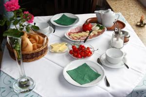 Jedzenie w pensjonacie lub w pobliżu