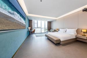 Llit o llits en una habitació de Kunming Yuxi Hotel