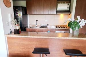 Una cocina o zona de cocina en La mejor habitacion privada del sector