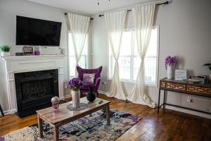 a living room with a fireplace and a tv at Stylish Cozi Abode of Atlanta in Atlanta