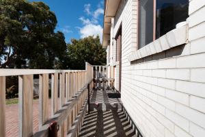 En balkon eller terrasse på Homely Hideaway with Parking & WiFi