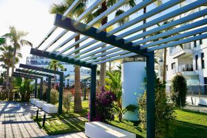 A garden outside Aguacate Beach Apartamentos Playa Granada