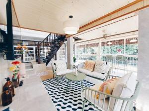 Χώρος καθιστικού στο Green Riverside Homestay