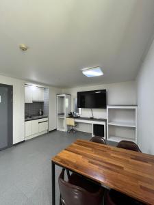 a conference room with a wooden table and chairs at Motel Choo Eok in Sokcho