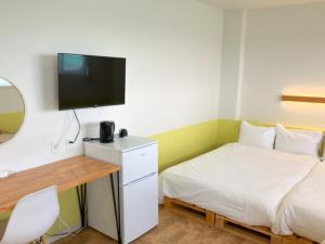 Ένα ή περισσότερα κρεβάτια σε δωμάτιο στο マイビーチリゾート