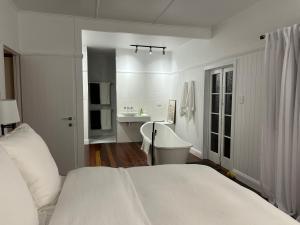 Säng eller sängar i ett rum på Kenti's Cottage - One Bedroom