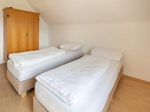 two beds in a room with white sheets at Apartment in ski area in Kötschach-Mauthen in Laas