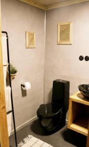 Koupelna v ubytování Carthome - wyjątkowe miejsce leśnego wypoczynku w rejonie malowniczego Roztocza