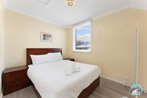 Aircabin - Cremorne - Cheerful - 2 Beds House tesisinde bir odada yatak veya yataklar
