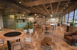 Reštaurácia alebo iné gastronomické zariadenie v ubytovaní Blend Coliving One - 2a