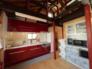 Kuchyň nebo kuchyňský kout v ubytování Vacation Rental -otonarisan-一軒家貸切- 駐車場無料