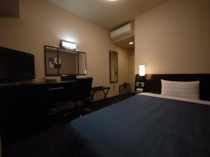 Postel nebo postele na pokoji v ubytování Hotel Route-Inn Hisai Inter