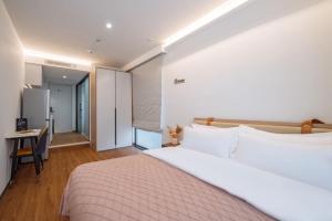 Katil atau katil-katil dalam bilik di 上海客堂涧酒店宝山路地铁站店