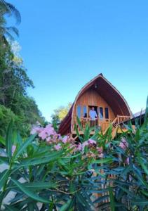 Zahrada ubytování Pondok Wisata Hiu Paus Botubarani gorontalo