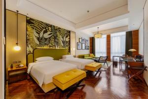 Postel nebo postele na pokoji v ubytování Fondney Hotel Shanghai NECC Hongqiao Airport T2