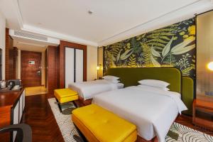 Postel nebo postele na pokoji v ubytování Fondney Hotel Shanghai NECC Hongqiao Airport T2