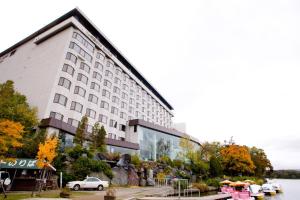 a building with a car parked in front of it at New Akan Hotel in Akankohan