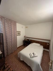 a hotel room with a bed with two plates on it at Albergo da Pina in Lazise