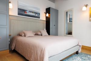 a bedroom with a bed with a tv on the wall at La Martinoise Patio in Saint-Martin-de-Ré