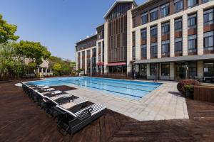 Bazén v ubytování Fondney Hotel Shanghai NECC Hongqiao Airport T2 nebo v jeho okolí