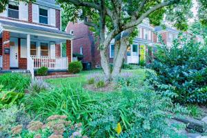 a garden with flowers in front of a house at Pentagon City Homestay Parking available in Arlington