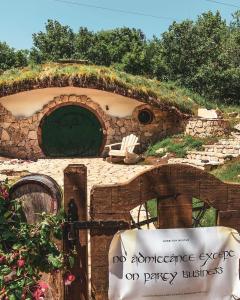 Vrt u objektu Mobbiton Mostar - Magical Underground Retreat