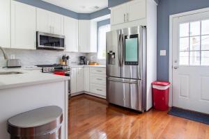 Kuvagallerian kuva majoituspaikasta A Homestay in One of DC's Best Neighborhoods 4-Bedroom Petworth Townhome, joka sijaitsee Washingtonissa