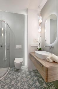 Et badeværelse på Premium City Apartments