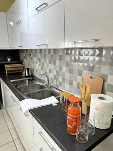 Kuhinja oz. manjša kuhinja v nastanitvi Sol Apartments - 2 Bedrooms