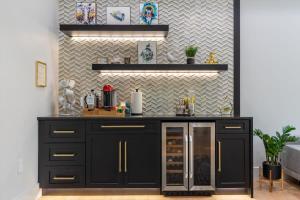 Top of The Hill Luxury Clarendon 4-BR Homestay的厨房或小厨房