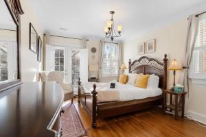 a bedroom with a bed and a table and chairs at Quintessential Georgetown Homestay Wisconsin Ave in Washington