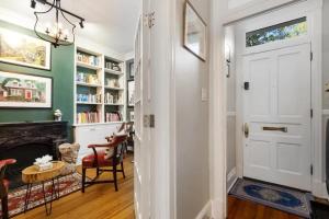 Gallery image of Quintessential Georgetown Homestay Wisconsin Ave in Washington, D.C.