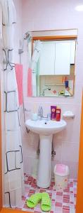 a bathroom with a sink and a mirror at J-GGV103 close to Jeonbuk University in Jeonju