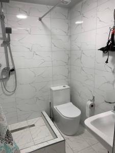 Un baño de Islomobod